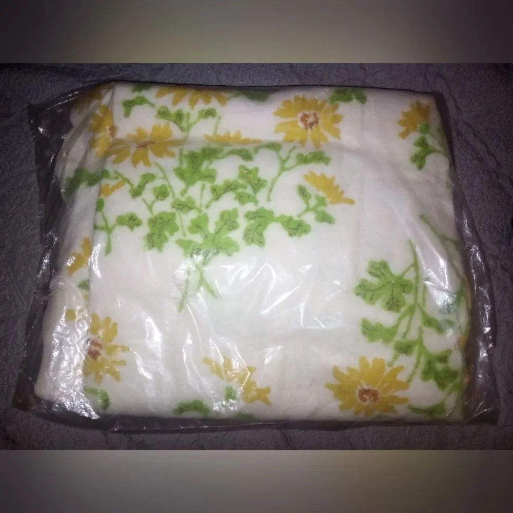 Vintage Restful Printed Blanket Yellow Floral Design Twin/Full Size 72x90In NWT